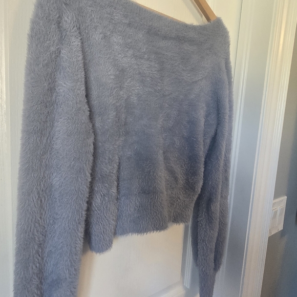 Sweater - Picture 4 of 8